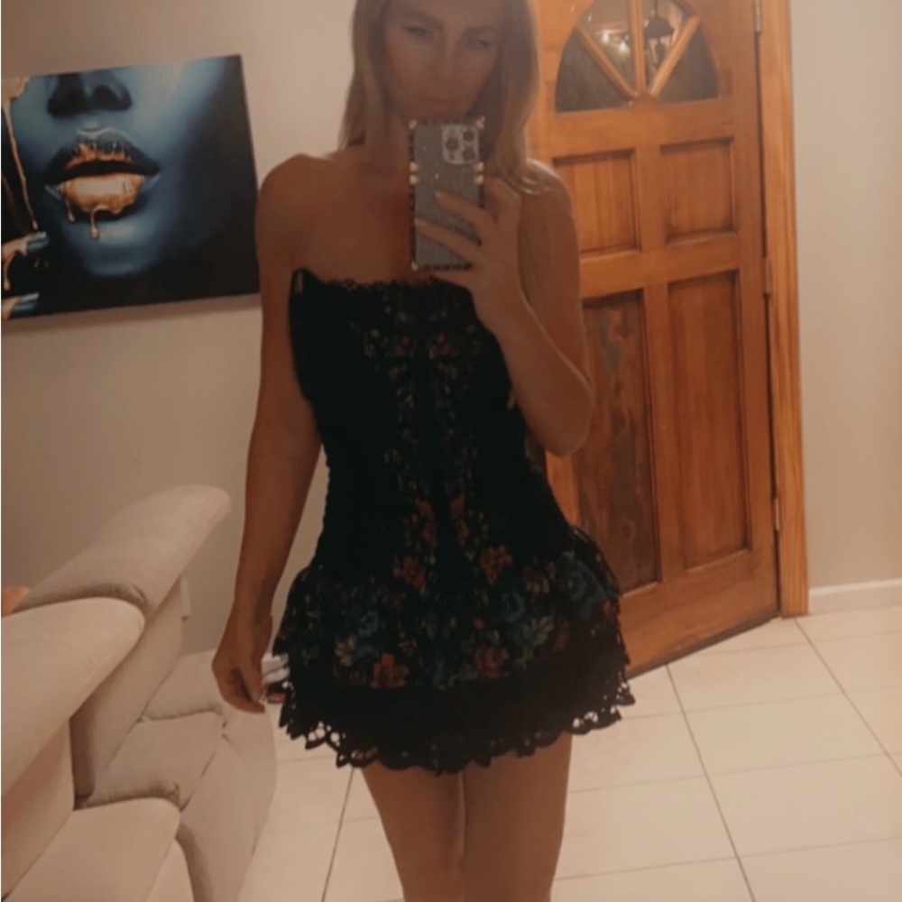 Very flattering and beautiful dress.